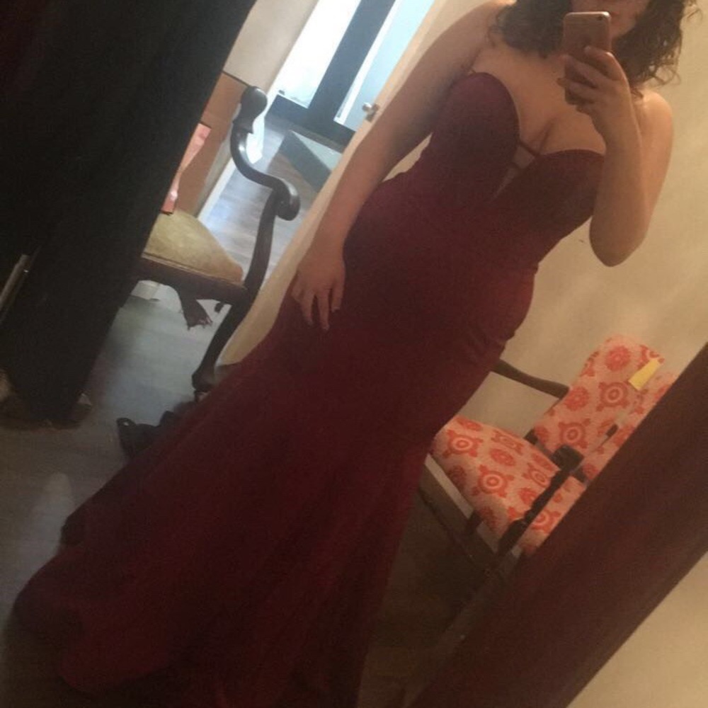 Sleeveless Burgundy Evening Dress with Strappy Back